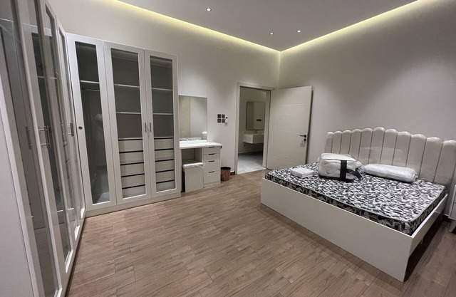 5 minutes of the center of the city