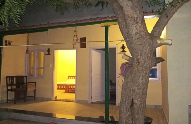 5 minutes to the jawai safari park. foods are organic and homely