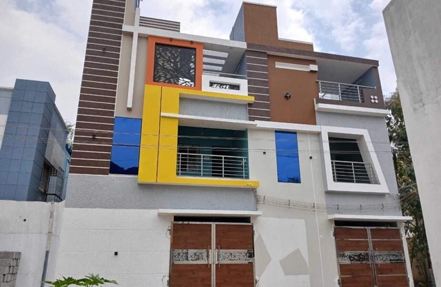 5 minutes walkable from idukkupilaiyar kovil ,family room for 4 to 5 members