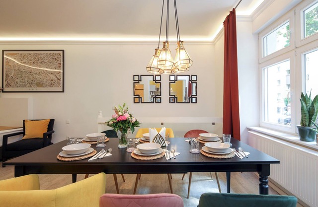 5 person old building near Kurfürstendamm