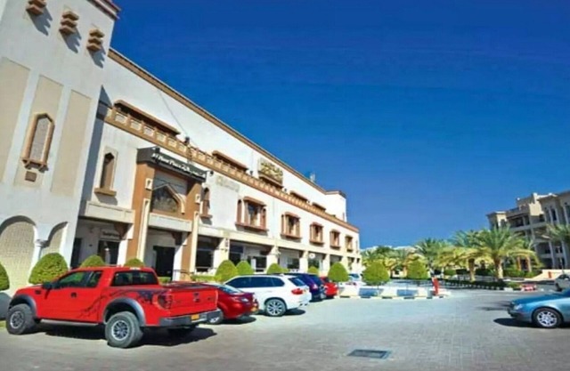 5 Queen Bedrooms with private bathrooms in the @ the center of city.