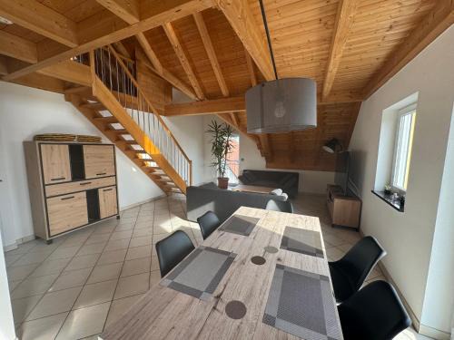 5-Seen-Loft mit 4-6 Schlafplätzen, Ferienwohnung Nähe Ammersee, neu eingerichtet