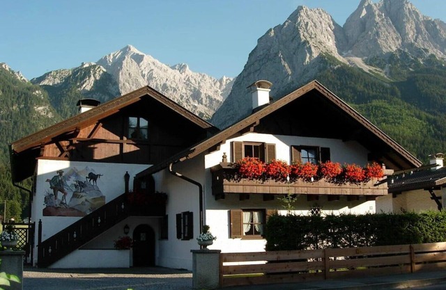 5-star apartment "Wank" in Grainau & garden/lawn.