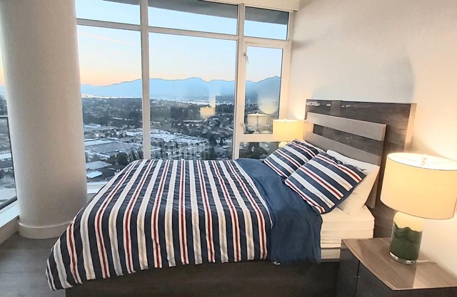 5 Star Luxury 2 Bed 2 Bath Condo in Brentwood