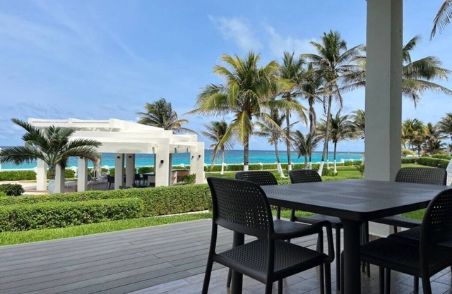 5 Star Private Beach front Beautiful Villa only steps from the Ocean