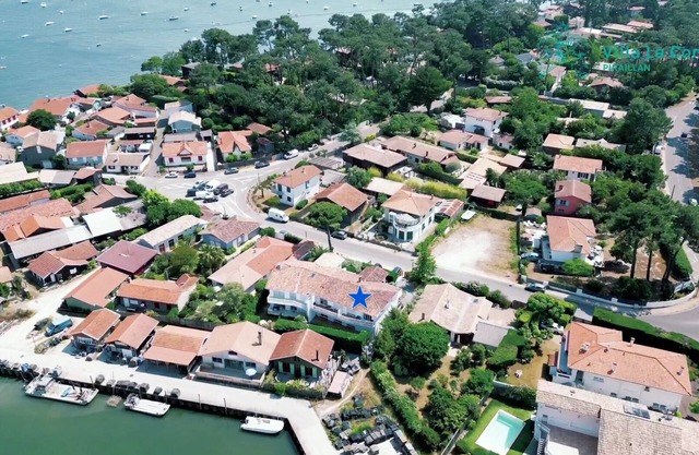 - 50% Pont du 11 novembre, Villa La Conche Vue, south-facing terrace, beautiful view