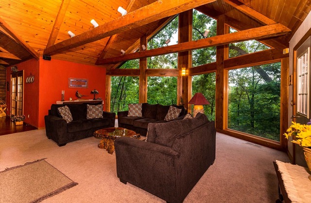5bd/4ba +Loft, Views, 2 Fireplaces, Pool Table, Fire Pit!