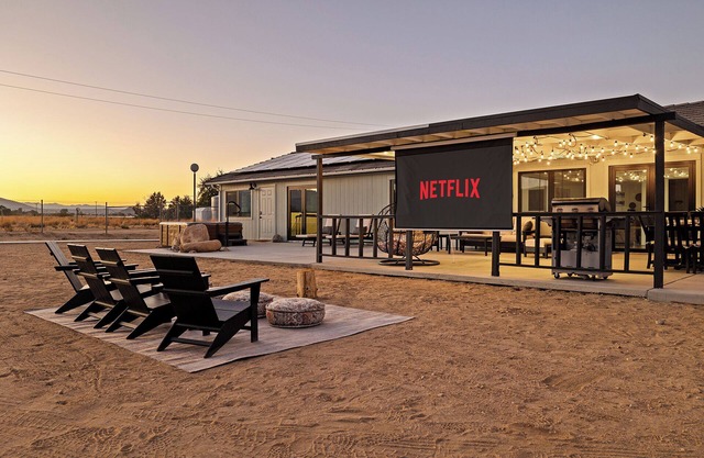 5BR - Hot Tub, Pool, Sauna - Near Joshua Tree NP