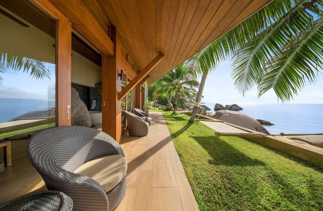 5BR Luxury Beachfront Villa | Lamai