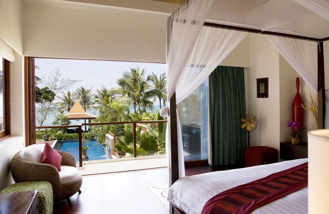 5BR Luxury Beachfront Villa | Lipa Noi Beach