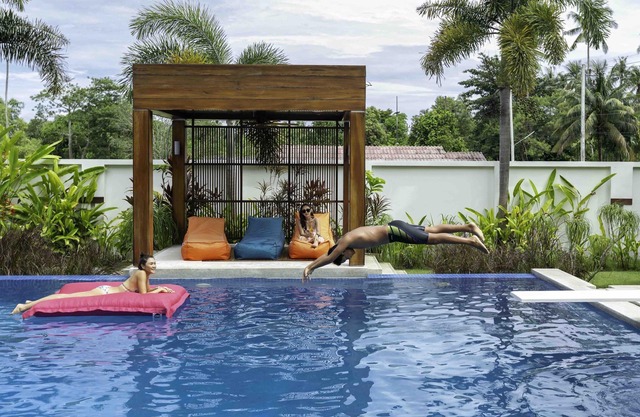 5BR Villa White Skies, Sleep 10, Breakfast, Staff