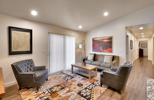 5K Top Floor Moab Redcliff Condo, POOL & HOT TUB