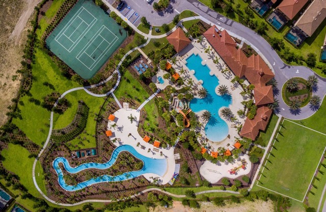 5Star Resort/Clean and Safe/Mins to Parks/WaterPark/Arcade/Bar/Gym/Golf/AC/WiFi