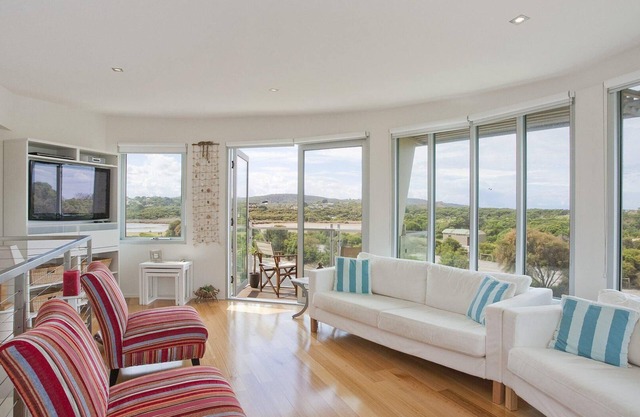 6/143A Great Ocean Road