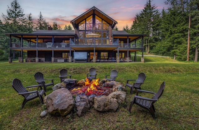 6,200sqft Dream Mountain Home + Fall Savings 3+ Nights