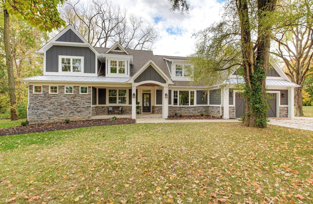 6 BED/4.5 BATH LUX CHIC FARMHOUSE WITH OUTDOOR FIREPIT