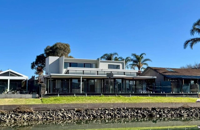 6-Bed Lake Escape for Families & Friends