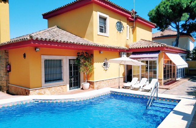6 bedroom villa on the harbor beach with wifi, pool, barbecue