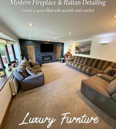 6 Bedroom 4 bathroom House 14 guests or more in Birmingham, Wolverhampton, Walsall Contractors, Family & Groups