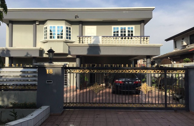 6 Bedroom Bungalow Jl 222