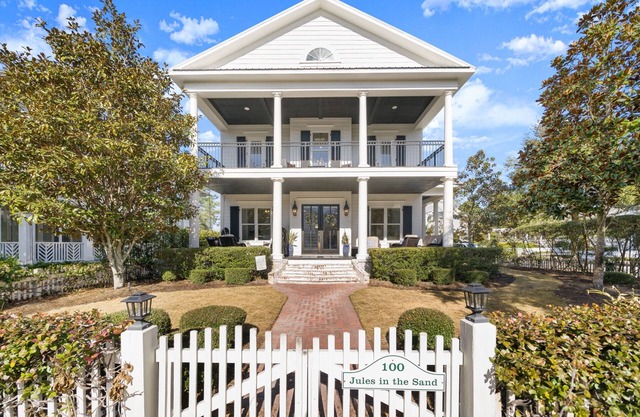 6 Bedroom Luxury Home overlooking the Beautiful Esplanade in Carillon