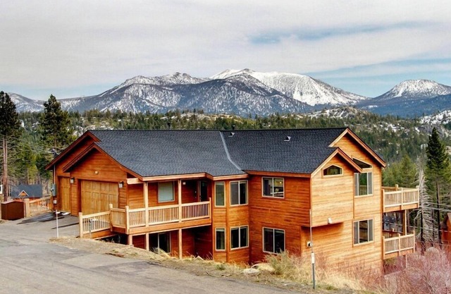 6 bedroom Luxury w/Indoor Pool, Movie Theater, Game Room