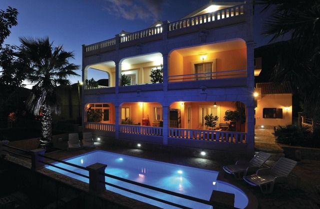 6 bedroom nice home in Kastel Stari