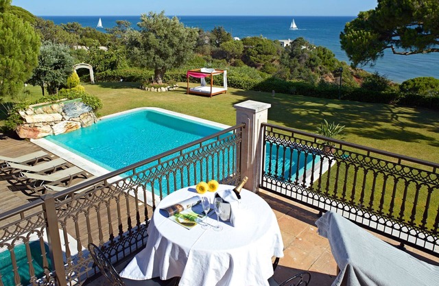 6 bedroom villa with sea view and 3 minutes from the beach