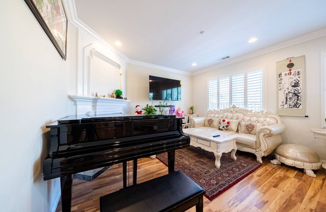 6 Bedrooms *May House* Gated Close to Chinatown