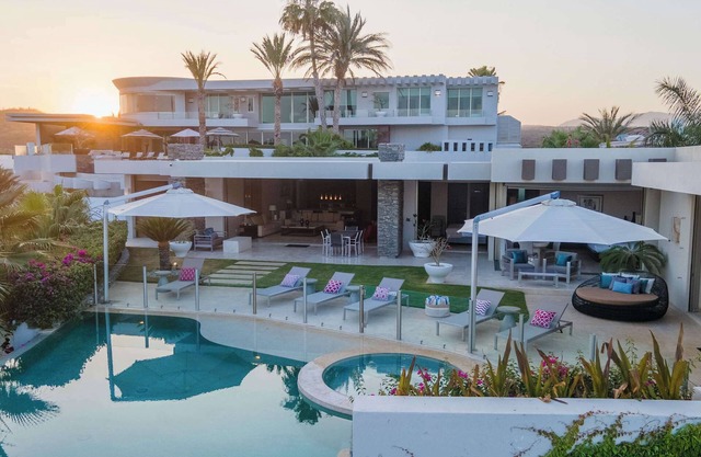 6 BR Huge Villa Steps To Beach, Plus A Pool House!