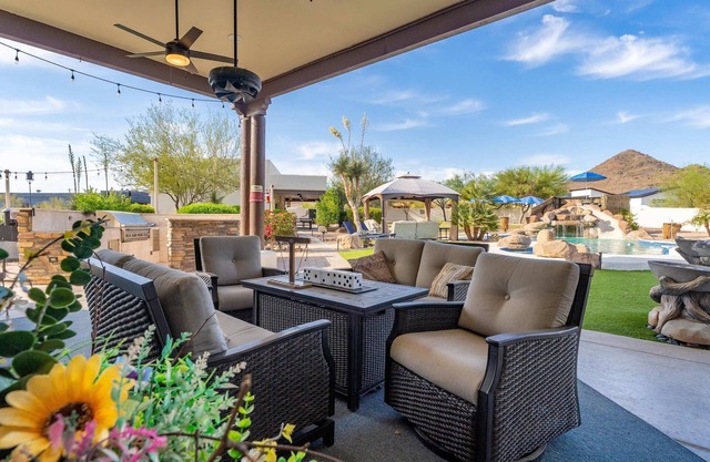 6 BR,Pet friendly,Outdoor Grill and Pool,Sleeps 24