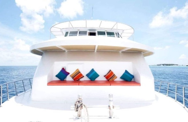 6 cabin cruiser in Ctr Atoll, included food/drinks