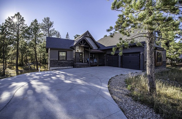 6 King Bedrooms, swim spa hot tub, paved roads, close to trails