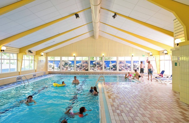 6-person dog bungalow in the holiday park Landal Wirfttal