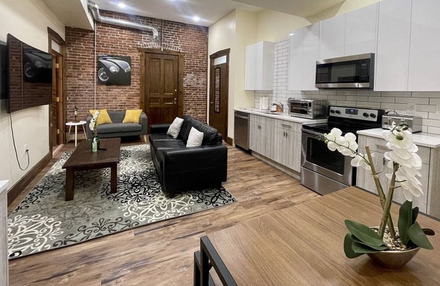 6 TOTAL BEDROOMS 8 BEDS SLEEPS 16!