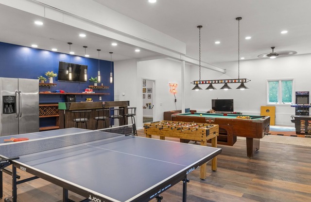 6500 sqft★9BR!★Gorgeous Modern Ranch★Serene Backyard/Deck★Huge Game Room★PETS!