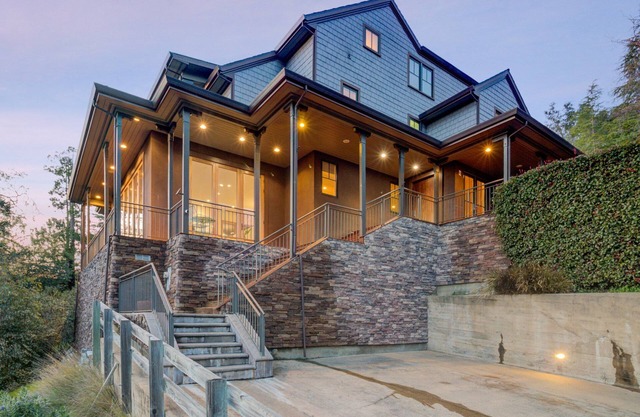 6BD/3.5BA Hilltop Haven -> Hot Tub+Billiards+Views!