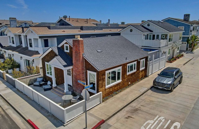 6bd-5.5b A/C Bikes Desk private courtyard/Jacuzzi