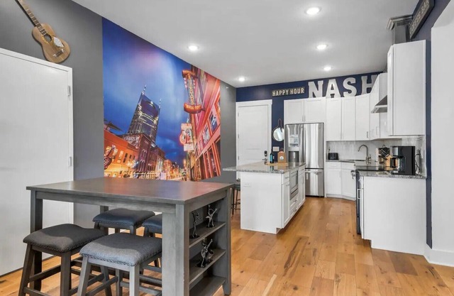6bed/3bath ~14mins to Broadway/5mins to the Opry ~ Onsite gym/balcony