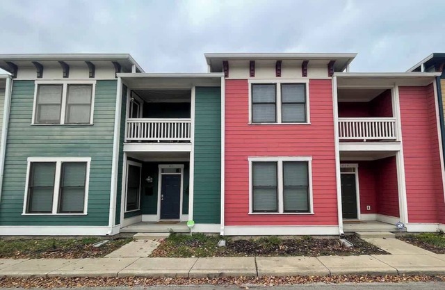 6BR Downtown | Side-by-Side Townhomes | 2 Garages
