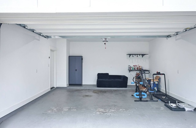 6BR Funhouse w/Court, Pool Table Dining & TV in Every Bedroom