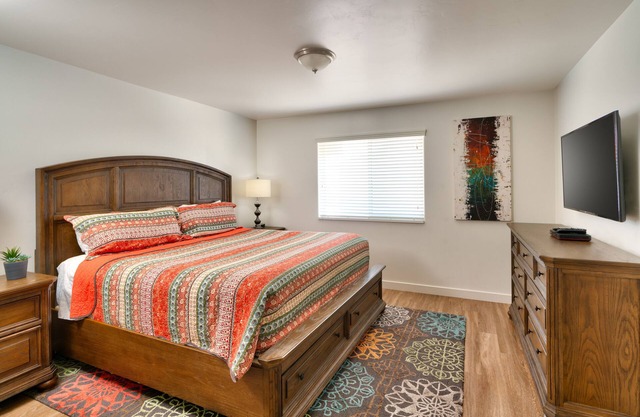 6H Spacious Moab RedCliff Condo, POOL & HOT TUB