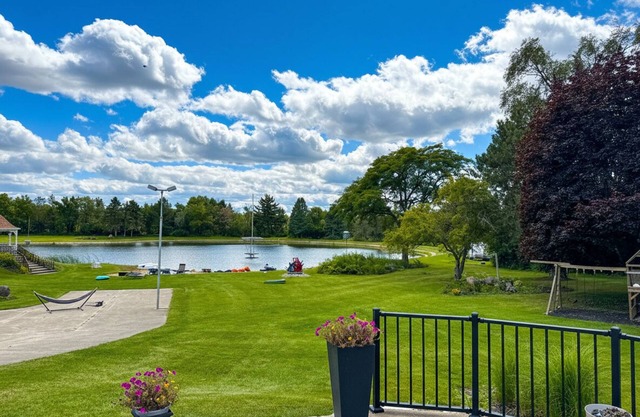 7 Acres of Serenity - Nature View and Ponds - with Fishing, Boating & Kayaking