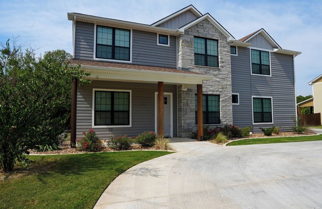 7 Bedroom 7.5 Bathroom House 1 Mile from Tarleton State University