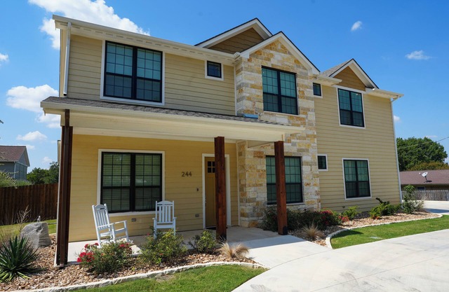 7 Bedroom 7.5 Bathroom Villa Close to Tarleton State & Perfect for Large Groups