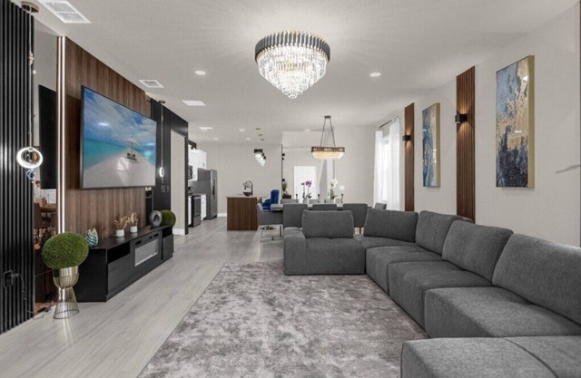 7 Bedrooms/5.5 Bathrooms/Windsor Island (4420KR)