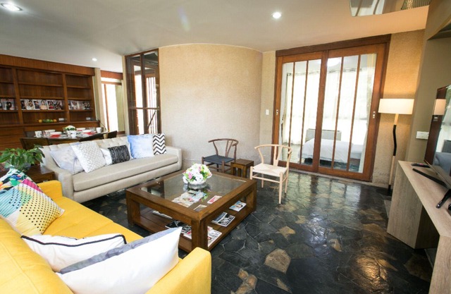 7 BR 4 Stories Townhouse 5min walk to MRT Central Bangkok