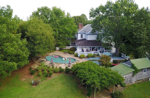 7 BR Manor - Add DIY Wedding 750 dollars, 7th night free ending on a weekday.