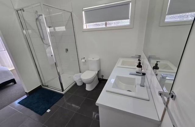 7 Serenity Home 3-bedroom house with WiFi and AC in peaceful Pakenham