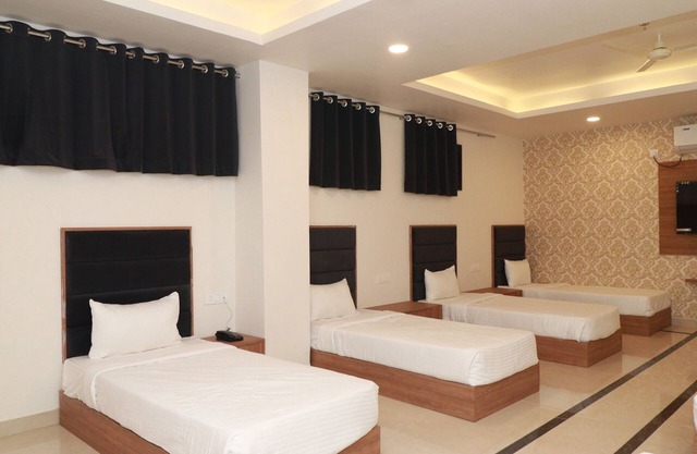 7 VACHAN LAWNS AND BANQUET